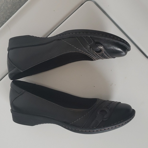 Clarks Bendables Womens Size 6 1/2 almost flats Black Leather Closed Toe - Picture 4 of 8